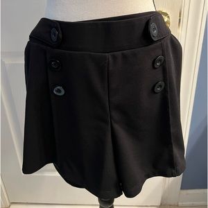 Women’s Black shorts Retrology size petite large.